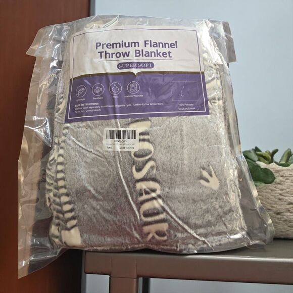 Gray Blanket Flannel 50"x60" Soft Cozy Throw for Kids - Picture 12 of 16